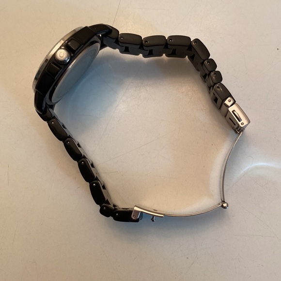 Black Coach watch, lightweight, great condition, hardly any wear. - Picture 2 of 8